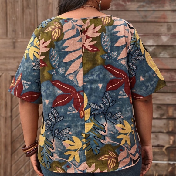PLUS SIZE Floral Print tropical leaves top - Picture 4 of 5